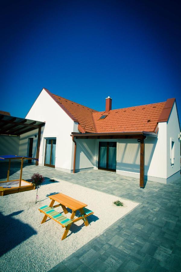 Boni Apartmanok Hegyko Exterior photo